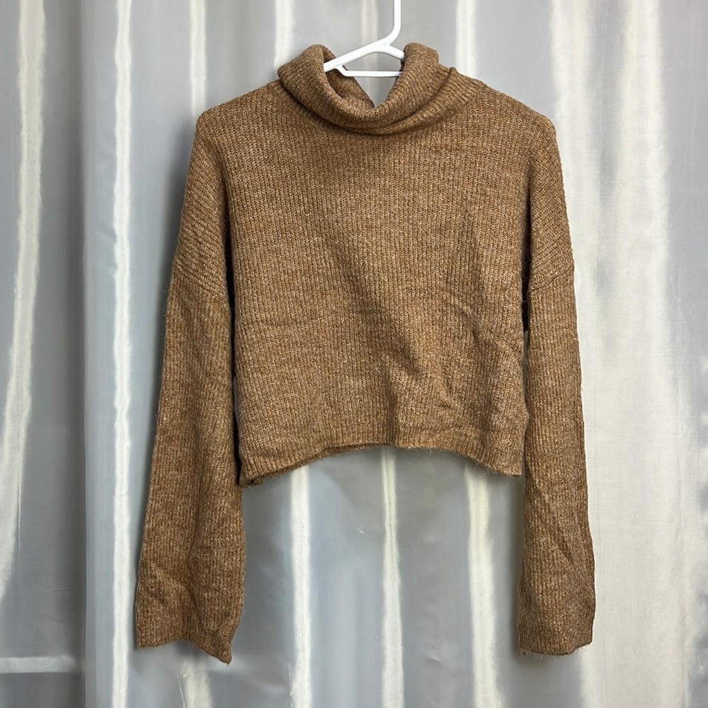 Wild fable crop long sleeve sweater